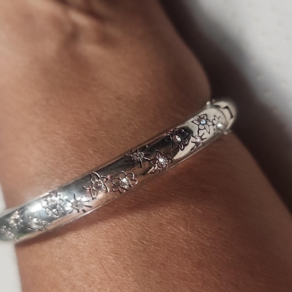 Brighton Sparkling Floral Silver and Crystals Bracelet. - Picture 3 of 7